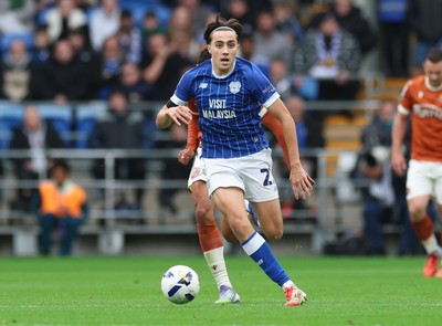 181025 - Cardiff City v Reading, EFL SkyBet League 1 - Joel Colwill of Cardiff City presses forward