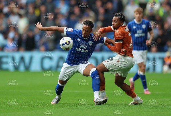 181025 - Cardiff City v Reading, EFL SkyBet League 1 - Chris Willock of Cardiff City and Kelvin Abrefa of Reading compete for the ball