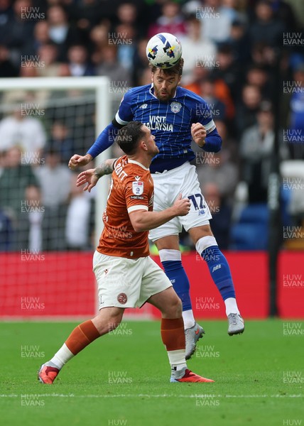 181025 - Cardiff City v Reading, EFL SkyBet League 1 - Calum Chambers of Cardiff City beats Jack Marriott of Reading to head the ball