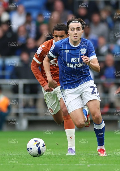181025 - Cardiff City v Reading, EFL SkyBet League 1 - Joel Colwill of Cardiff City presses forward