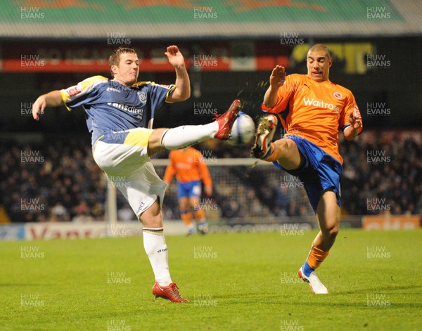 25.11.08 - Championship Football Cardiff City v Reading Cardiff's Ross McCormack and Reading's James Harper compete 