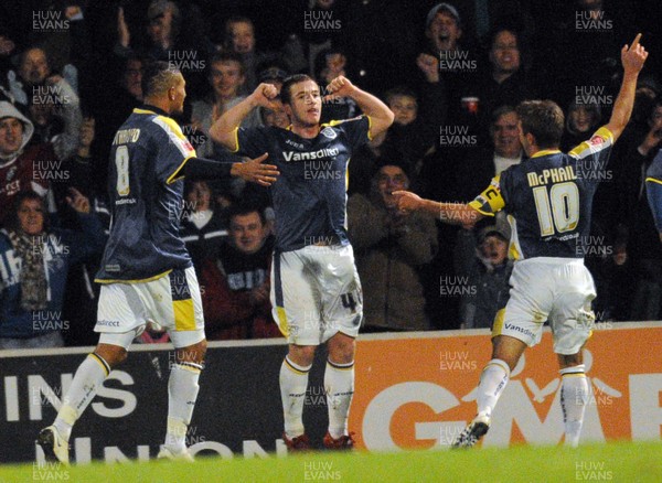 25.11.08 - Championship Football Cardiff City v Reading Cardiff's Ross McCormack (ctr) celebrates after scoring penalty 