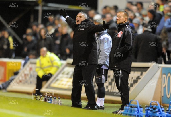 25.11.08 - Cardiff City v Reading - The Championship - Cardiff City Manager, Dave Jones makes a point. 