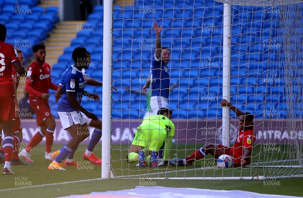 260920 - Cardiff City v Reading - SkyBet Championship - Lee Tomlin of Cardiff City scores a goal in the second half