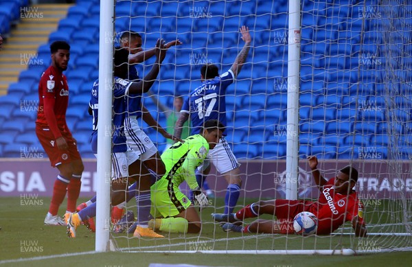 260920 - Cardiff City v Reading - SkyBet Championship - Lee Tomlin of Cardiff City scores a goal in the second half