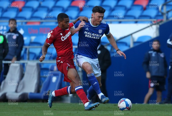 260920 - Cardiff City v Reading - SkyBet Championship - Kieffer Moore of Cardiff City is challenged by Andy Rinomhota of Reading