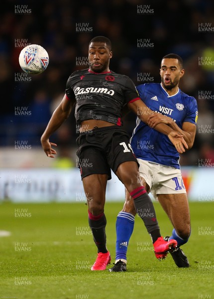 310120 - Cardiff City v Reading, Sky Bet Championship - Yakou Meite of Reading and Curtis Nelson of Cardiff City compete for the ball