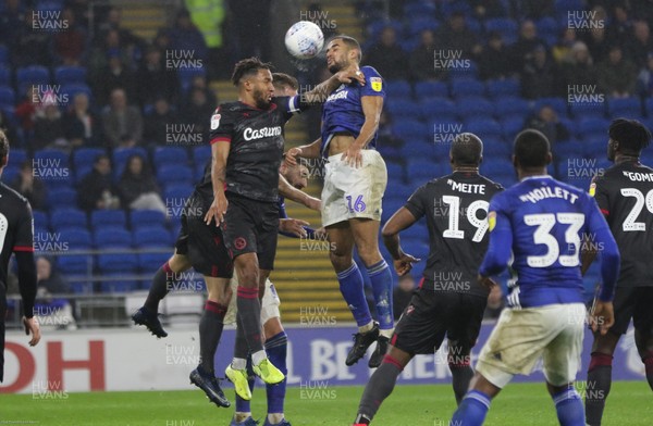310120 - Cardiff City v Reading, Sky Bet Championship - Curtis Nelson of Cardiff City tries to direct his header at goal