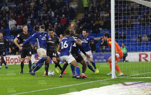 310120 - Cardiff City v Reading, Sky Bet Championship - Callum Paterson of Cardiff City shoots to score goal