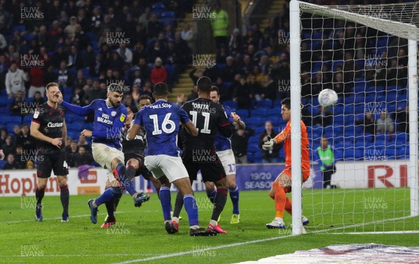 310120 - Cardiff City v Reading, Sky Bet Championship - Callum Paterson of Cardiff City shoots to score goal