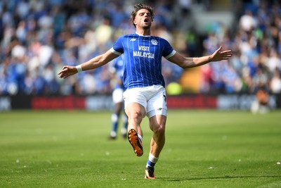 160825 - Cardiff City v Rotherham United - Sky Bet League 1 - Ollie Tanner of Cardiff City just misses the ball