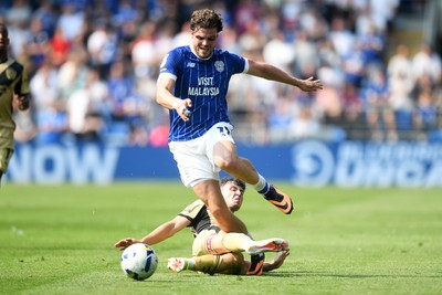 160825 - Cardiff City v Rotherham United - Sky Bet League 1 - Ollie Tanner of Cardiff City is challenged by Daniel Gore of Rotherham United