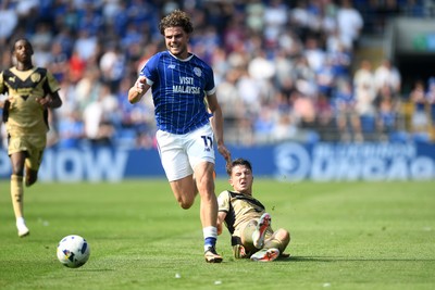 160825 - Cardiff City v Rotherham United - Sky Bet League 1 - Ollie Tanner of Cardiff City is challenged by Daniel Gore of Rotherham United