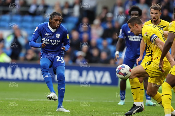 291022 - Cardiff City v Rotherham United - Sky Bet Championship - Jayden Philogene of Cardiff city (25) shoots and he scores his team's 1st goal 