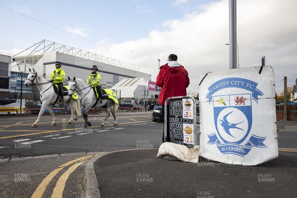 121122 - Cardiff City v Sheffield United - Sky Bet Championship - Police Horses on Sloper Road ahead of the match