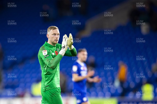 121122 - Cardiff City v Sheffield United - Sky Bet Championship - Cardiff City goalkeeper Ryan Allsop applauds the fans at full time