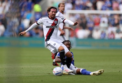 290826 - Cardiff City v Sheffield United - SkyBet Championship - Joe Rothwell of Sheffield United is challenged by Gabriel Osho of Cardiff City 