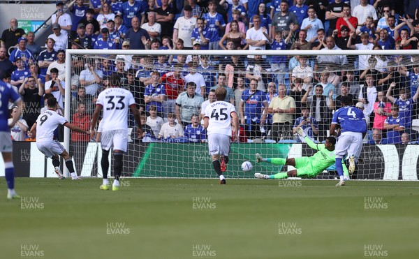 290826 - Cardiff City v Sheffield United - SkyBet Championship - Tom Cannon of Sheffield United scores a goal from the penalty spot