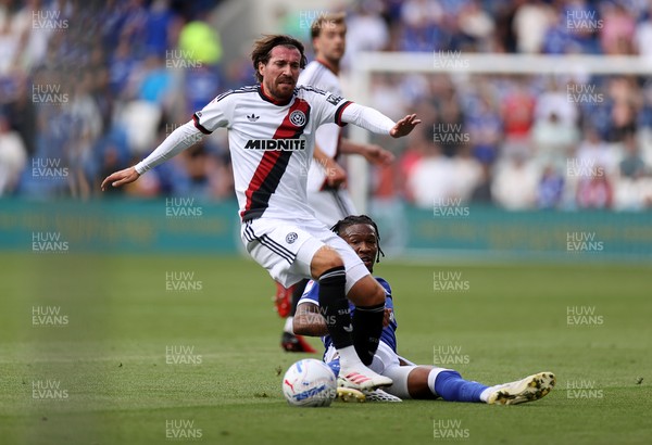290826 - Cardiff City v Sheffield United - SkyBet Championship - Joe Rothwell of Sheffield United is challenged by Gabriel Osho of Cardiff City 