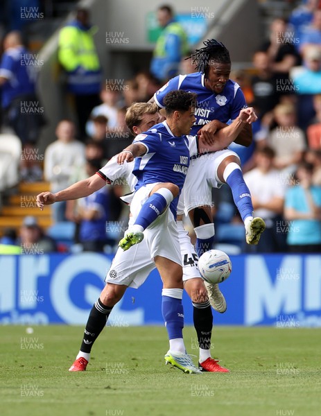 290826 - Cardiff City v Sheffield United - SkyBet Championship - Alex Robertson and Gabriel Osho of Cardiff City go for the ball over Patrick Bamford of Sheffield United 