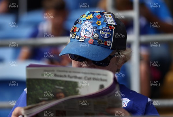 290826 - Cardiff City v Sheffield United - SkyBet Championship - A Cardiff fan reads the paper