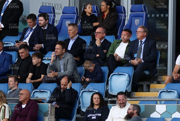290826 - Cardiff City v Sheffield United - SkyBet Championship - FAW Chief Executive Noel Mooney with Wales Manager Craig Bellamy sat behind