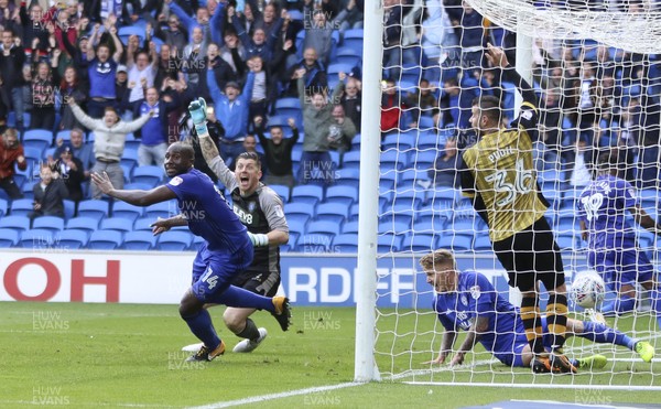 160917 - Cardiff City v Sheffield Wednesday, SkyBet Championship - Sol Bamba of Cardiff City scores in added time to level the match