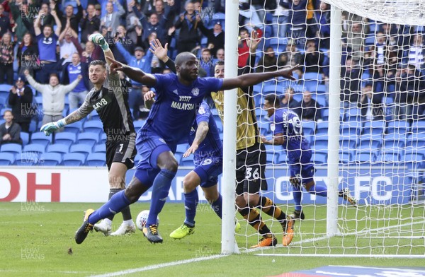 160917 - Cardiff City v Sheffield Wednesday, SkyBet Championship - Sol Bamba of Cardiff City scores in added time to level the match