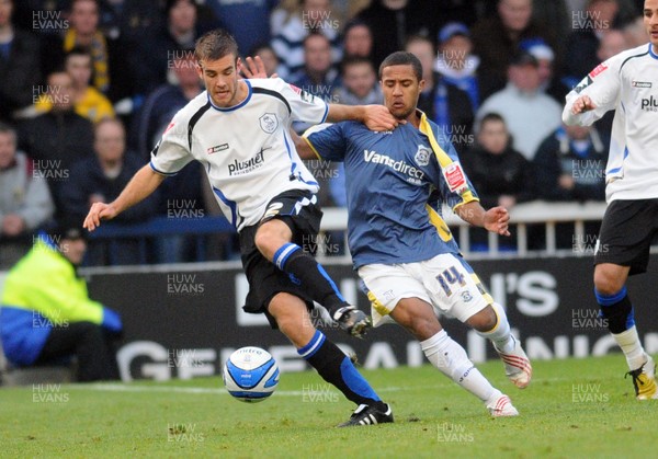 20.12.08 - Championship Football -  Cardiff City v Sheffield Wednsday -  Sheffield's Tommy Spurr  is challenged by Cardiff's Wayne Routledge 