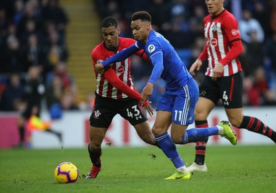 081218 - Cardiff City v Southampton, Premier League - Josh Murphy of Cardiff City takes on Yan Valery of Southampton