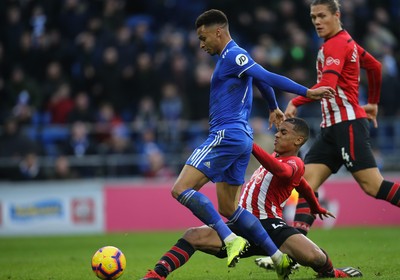 081218 - Cardiff City v Southampton, Premier League - Josh Murphy of Cardiff City takes on Yan Valery of Southampton