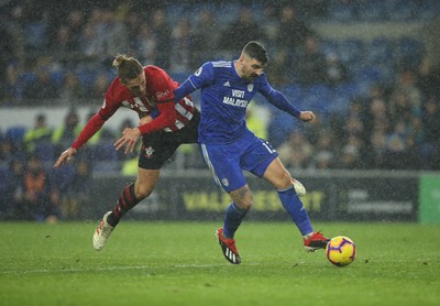 081218 - Cardiff City v Southampton, Premier League - Callum Paterson of Cardiff City beats Jannik Vestergaard of Southampton to shoot and score goal