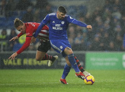 081218 - Cardiff City v Southampton, Premier League - Callum Paterson of Cardiff City beats Jannik Vestergaard of Southampton to shoot and score goal