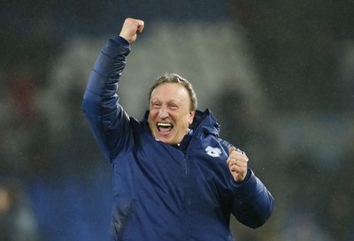 081218 - Cardiff City v Southampton, Premier League - Cardiff City manager Neil Warnock celebrates the win at the end of the match