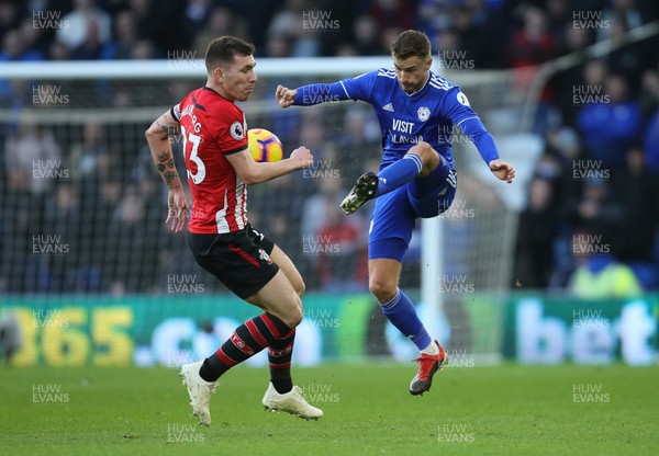 081218 - Cardiff City v Southampton, Premier League - Joe Bennett of Cardiff City clears as Pierre-Emile Hojbjerg of Southampton closes in