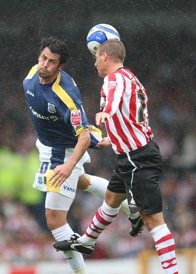 09.08.08 -  Cardiff City v Southampton, Coca Cola Championship -  Cardiff's Steve Thompson heads the ball past Southampton's Chris Parry  