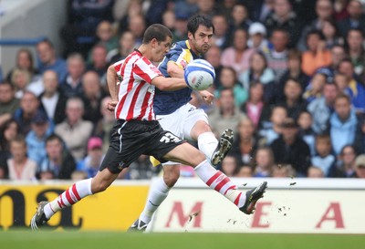 09.08.08 -  Cardiff City v Southampton, Coca Cola Championship -  Cardiff's Steve Thompson fires the ball accross 