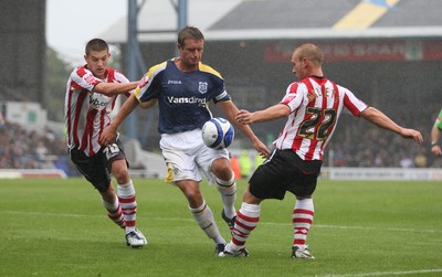 09.08.08 -  Cardiff City v Southampton, Coca Cola Championship -  Cardiff's Stephen McPhail splits the Southampton defence 