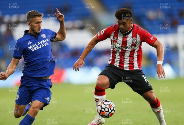 270721 - Cardiff City v Southampton, Pre-season Friendly - Will Vaulks of Cardiff City and Che Adams of Southampton compete for the ball