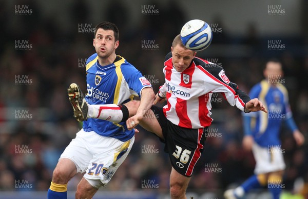 29.03.08 .. Cardiff City v Southampton, Coca Cola Championship -  Cardiff's Steve Thompson and Southampton's Chris Perry battle for the ball 