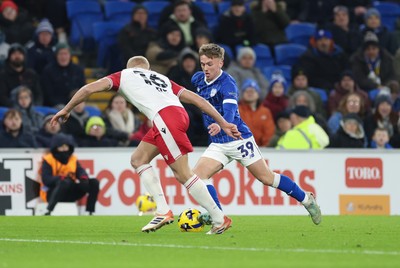291225 - Cardiff City v Stevenage, EFL Sky Bet League 1 - Isaak Davies of Cardiff City takes on Lewis Freestone of Stevenage
