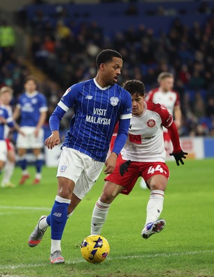 291225 - Cardiff City v Stevenage, EFL Sky Bet League 1 - Chris Willock of Cardiff City holds off Phoenix Patterson of Stevenage