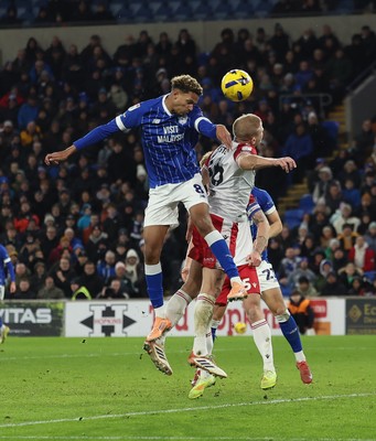 291225 - Cardiff City v Stevenage, EFL Sky Bet League 1 - Omari Kellyman of Cardiff City heads at goal