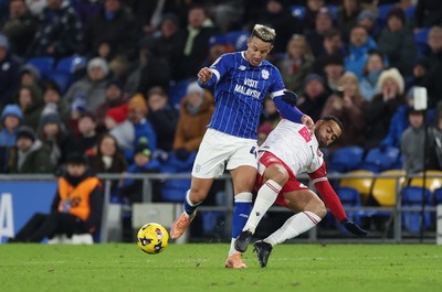 291225 - Cardiff City v Stevenage, EFL Sky Bet League 1 - Callum Robinson of Cardiff City and Louis Thompson of Stevenage compete for the ball