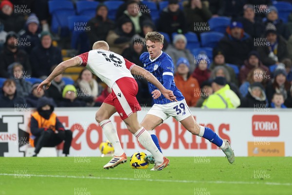 291225 - Cardiff City v Stevenage, EFL Sky Bet League 1 - Isaak Davies of Cardiff City takes on Lewis Freestone of Stevenage