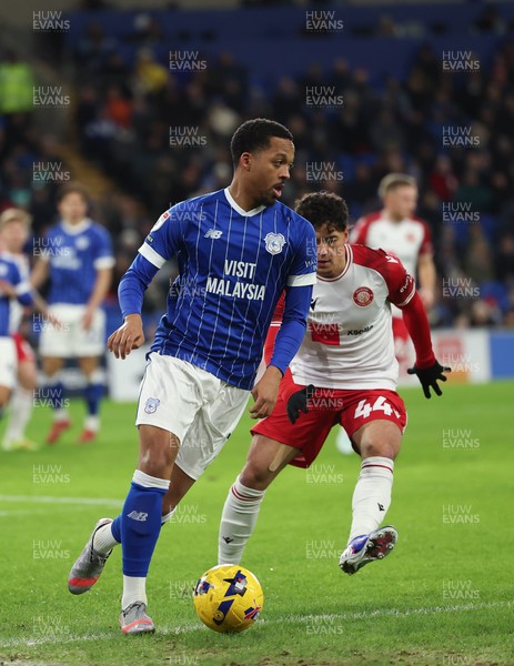 291225 - Cardiff City v Stevenage, EFL Sky Bet League 1 - Chris Willock of Cardiff City holds off Phoenix Patterson of Stevenage