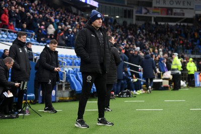 240126 - Cardiff City v Stockport County - Sky Bet League 1 - Stockport manager, Dave Challinor