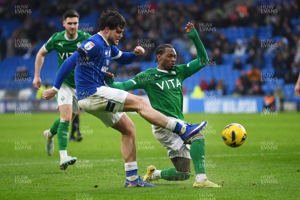 240126 - Cardiff City v Stockport County - Sky Bet League 1 - Ollie Tanner of Cardiff City has a shot on goal