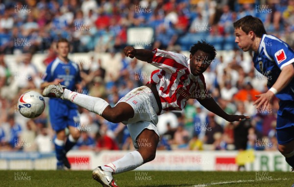 14.03.07 - Coca Cola Championship Cardiff City v Stoke City Stoke's Vincent Pericard tries to get a shot on target 