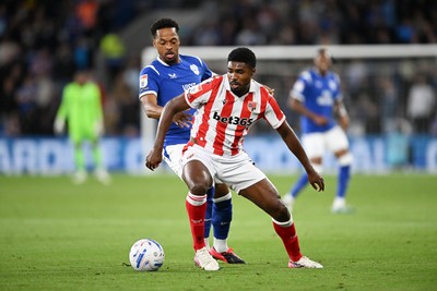080926 - Cardiff City v Stoke City - Sky Bet Championship - Chris Willock of Cardiff City is challenged by Djibril Soumare of Stoke
